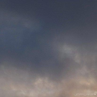 如果，感到此时的自己很辛苦，告诉自己：容易走的都是下坡路，坚持住，因为你正在走上