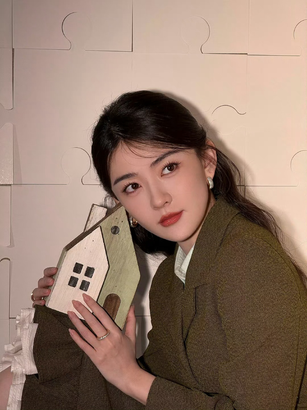 梁洁超美的，但这个☎️道具也不是非要不可