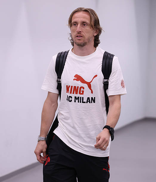 【📸】 🔴⚫️ 感觉这件T恤还不错。sempremilan