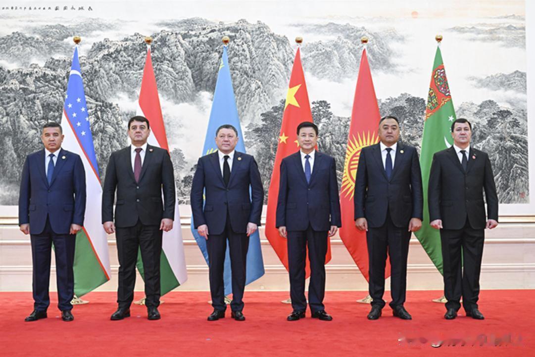 北京与中亚地区安全制度化！

响应中方号召，接受北京邀请，中国和中亚五国的公安部