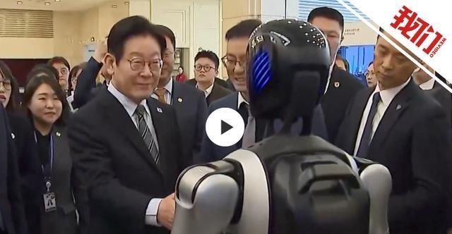 李在明为什么要半路“逃跑”？别信什么行程太忙的鬼话。他是怕面子挂不住。看看咱们上