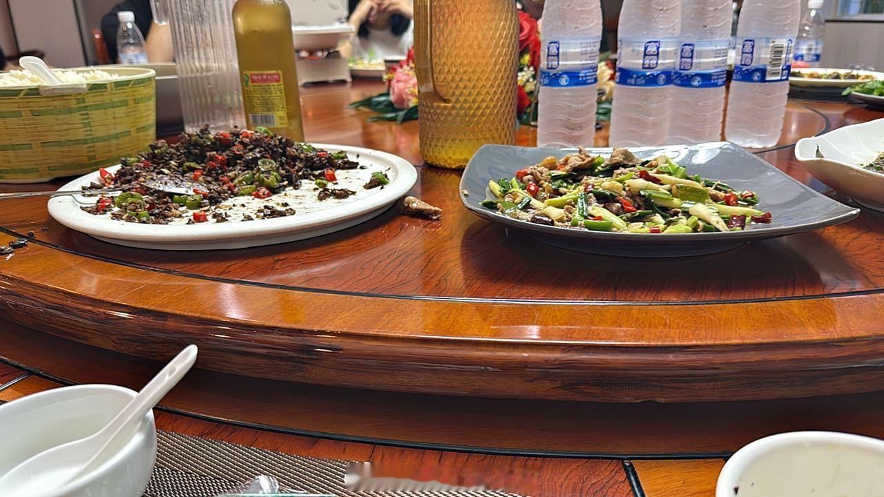 今天又要请假了，我估计得摆烂三天[挖鼻] ​​​