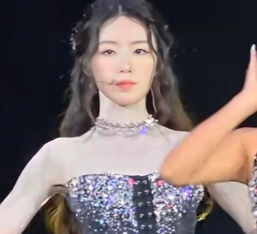 叶舒华真的很有年轻时候裴珠泫的味道吧？ 