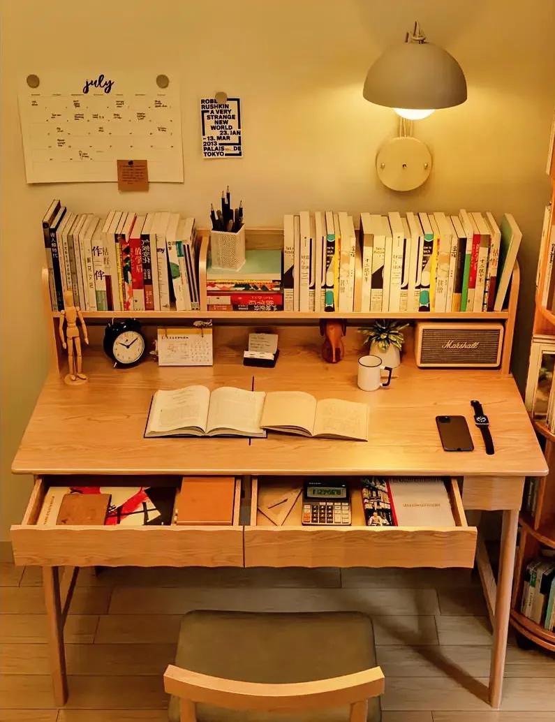 真正厉害的男人都是非常安静的 
真正有实力的男人，不屑于表演和卖弄，
只有脑袋空