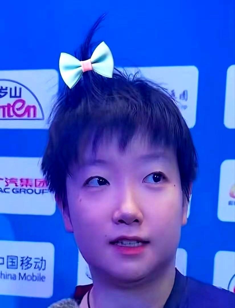 有人会觉得，那些“炸毛”造型就是天然的个性标签，但当你看到一对情侣的头发反差，才