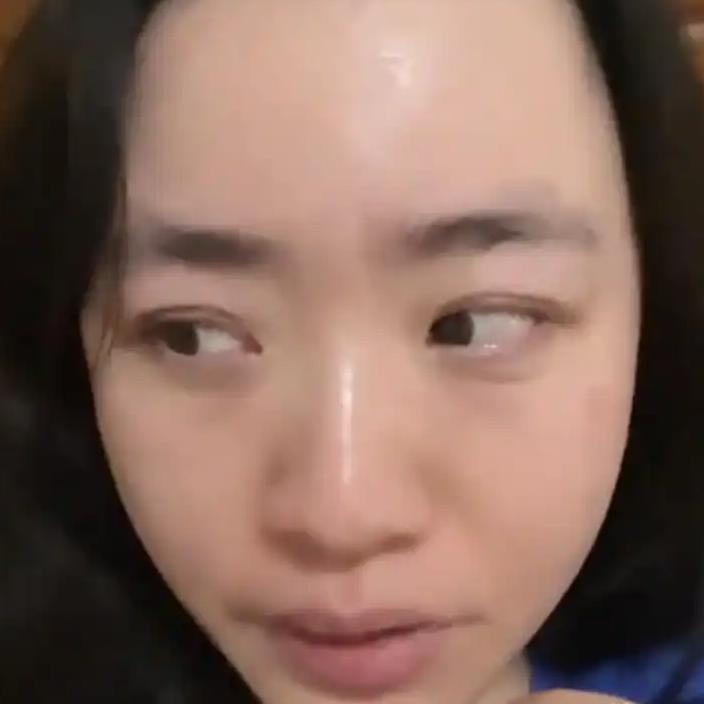 这则新闻里最动人的，从来不是21万这个数字，而是数字背后藏了10年的细碎牵挂：是