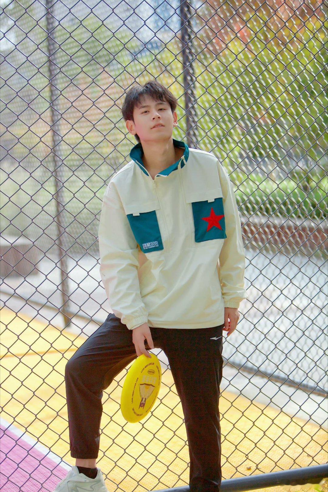 无畏NoFear 🍑心光自为引多远都无畏 那束光漫不经心地落在了你的肩膀上