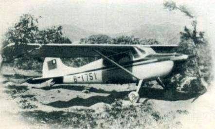 这是1955年台空军人员何伟钦在5月18日驾驶F—47型战斗轰炸机飞回祖国大陆，