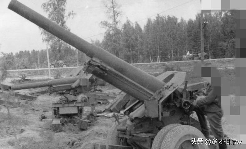 在上世纪三十年代的军事现代化进程当中，苏联军队收到了M-10/1938式152毫