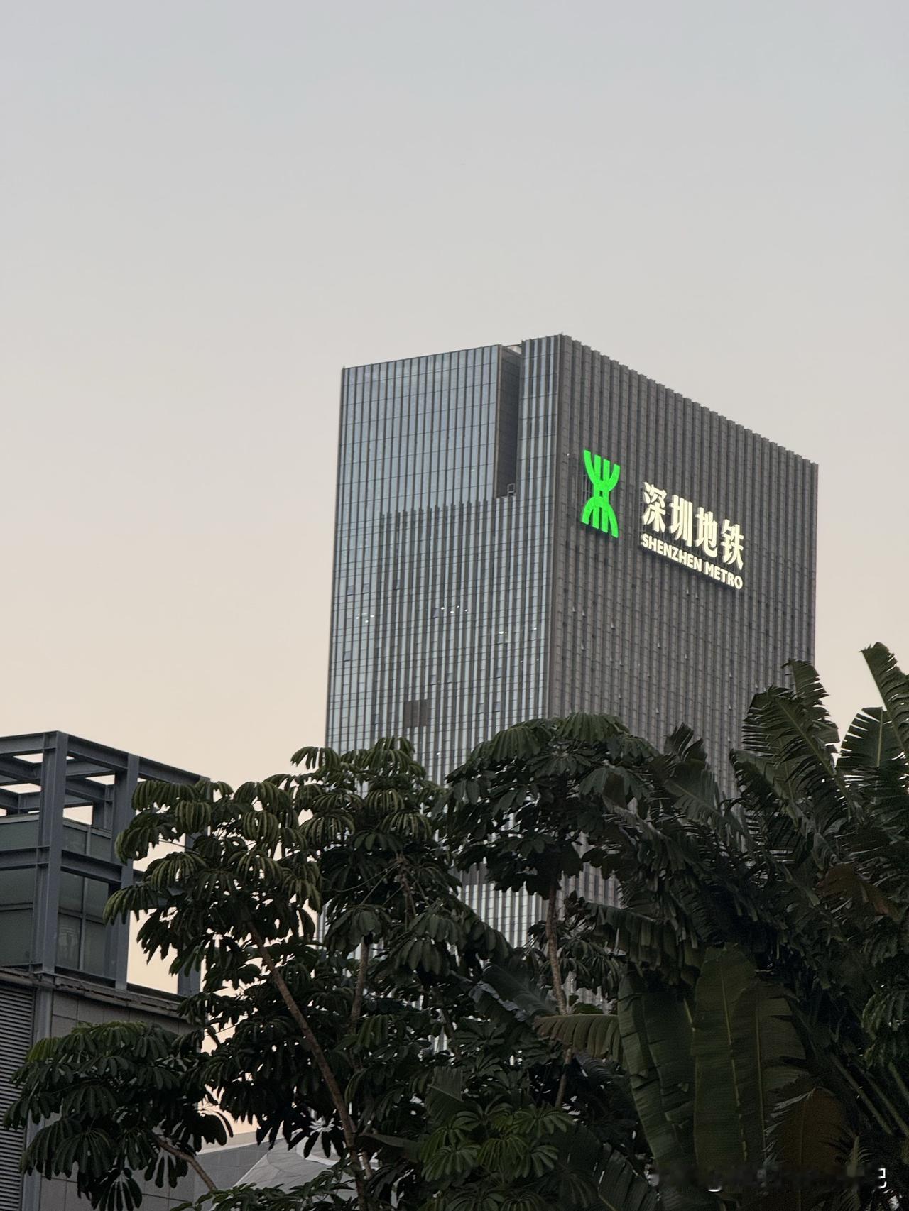 资金、资金、还是资金。
我们考虑一个最简单的模型，股价为什么涨，那就是因为买的人