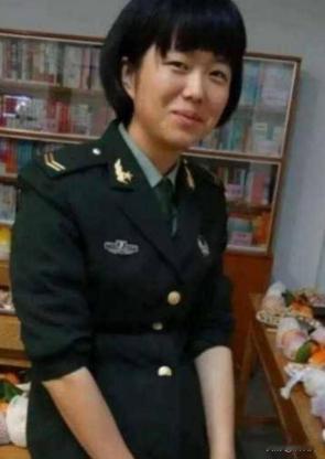 2019年，云南退伍女兵唐雪被醉汉持刀砸门，挥刀自卫致对方死亡，以故意伤害罪关了