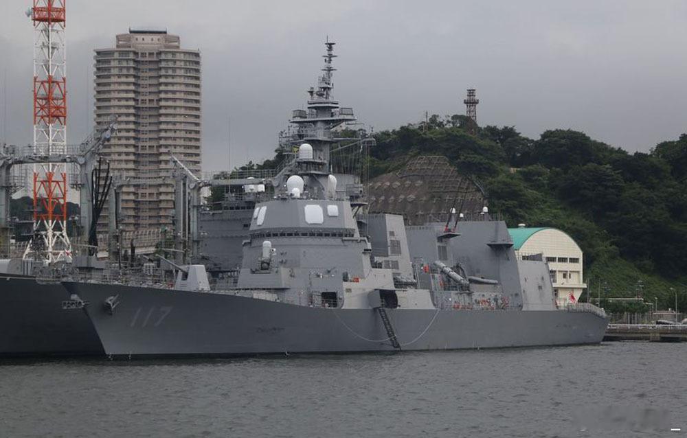 共同社称去年7月，日本海自117“涼月”号驱逐舰意外进入浙江省沿海的中国领海时，