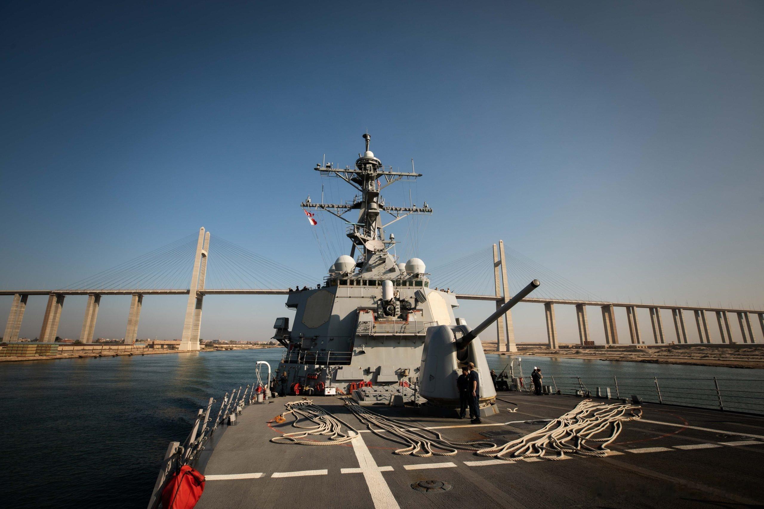 本周三，美国海军“卡尼”号驱逐舰（USS Carney DDG-64）在击落一架