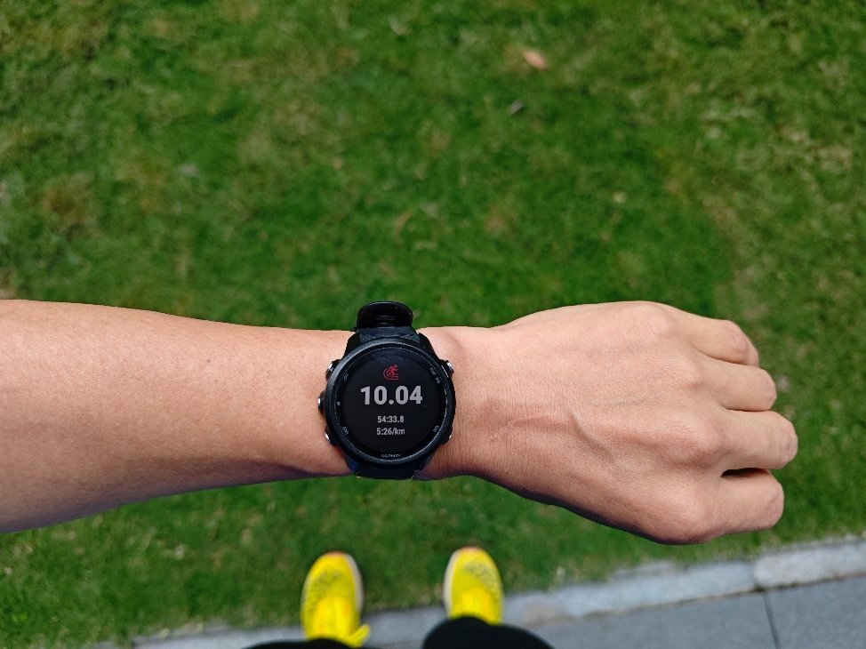 早啊，今天早起跑步，10Km，刚好；运动快乐😆洗漱完，上班刚好；星期六的工作日