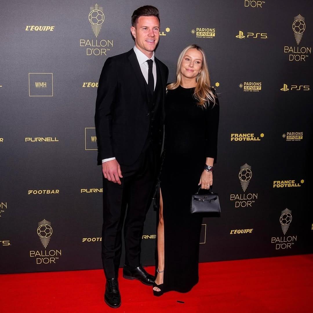 西媒：特尔施特根和妻子分手的原因是特尔施特根的妻子与她的私人教练出轨💔 特尔施