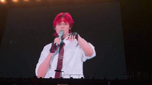 李荣浩演唱会，点名井柏然刘雯