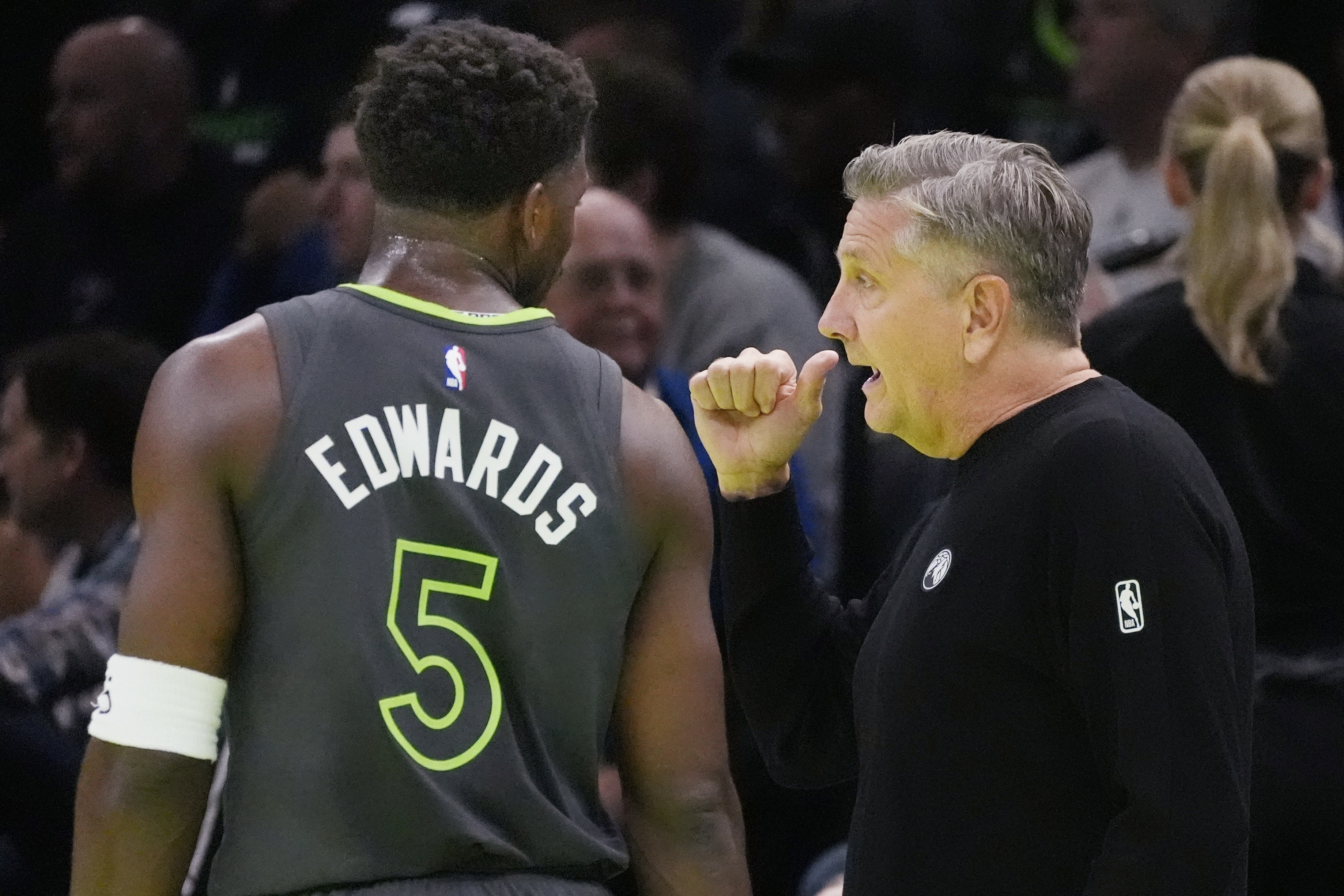芬奇爱德华兹森林狼教练情商NBA执教🧠芬奇谈执教爱德华兹：教练需要高情商！执教