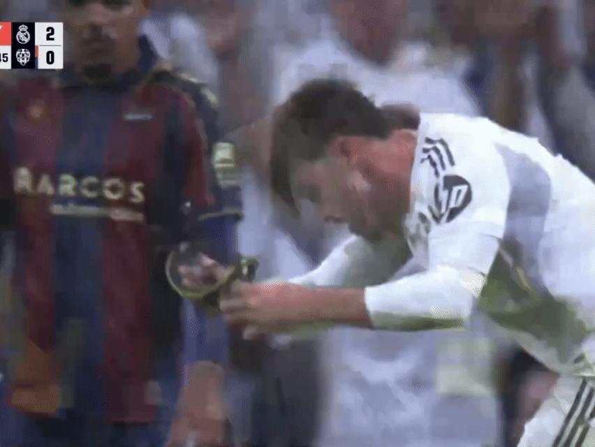 拉莫斯回到了马德里，戴上了面具，假扮成阿森西奥踢着比赛。西甲联赛 皇马vs莱万特