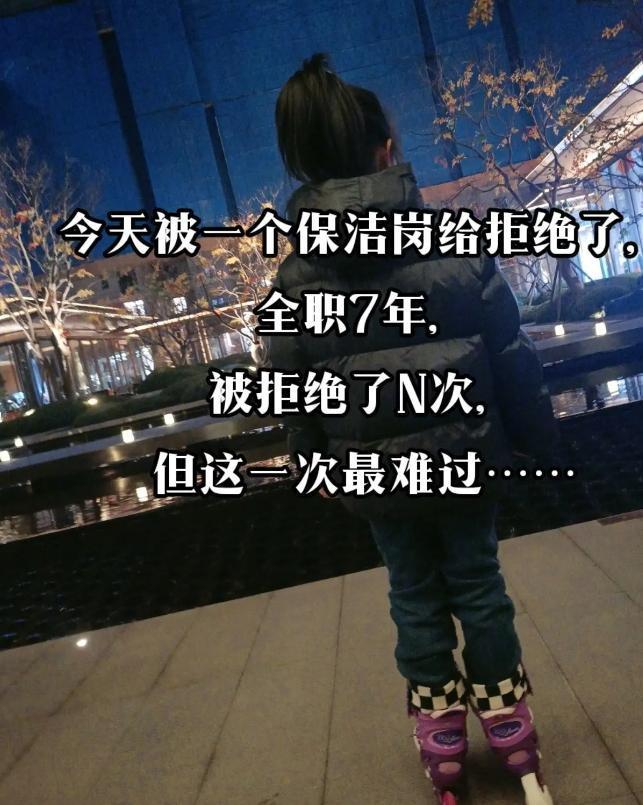 很多人都对直播带货有一种偏见，认为直播是耽误了实体经济。
    
但是实际上为