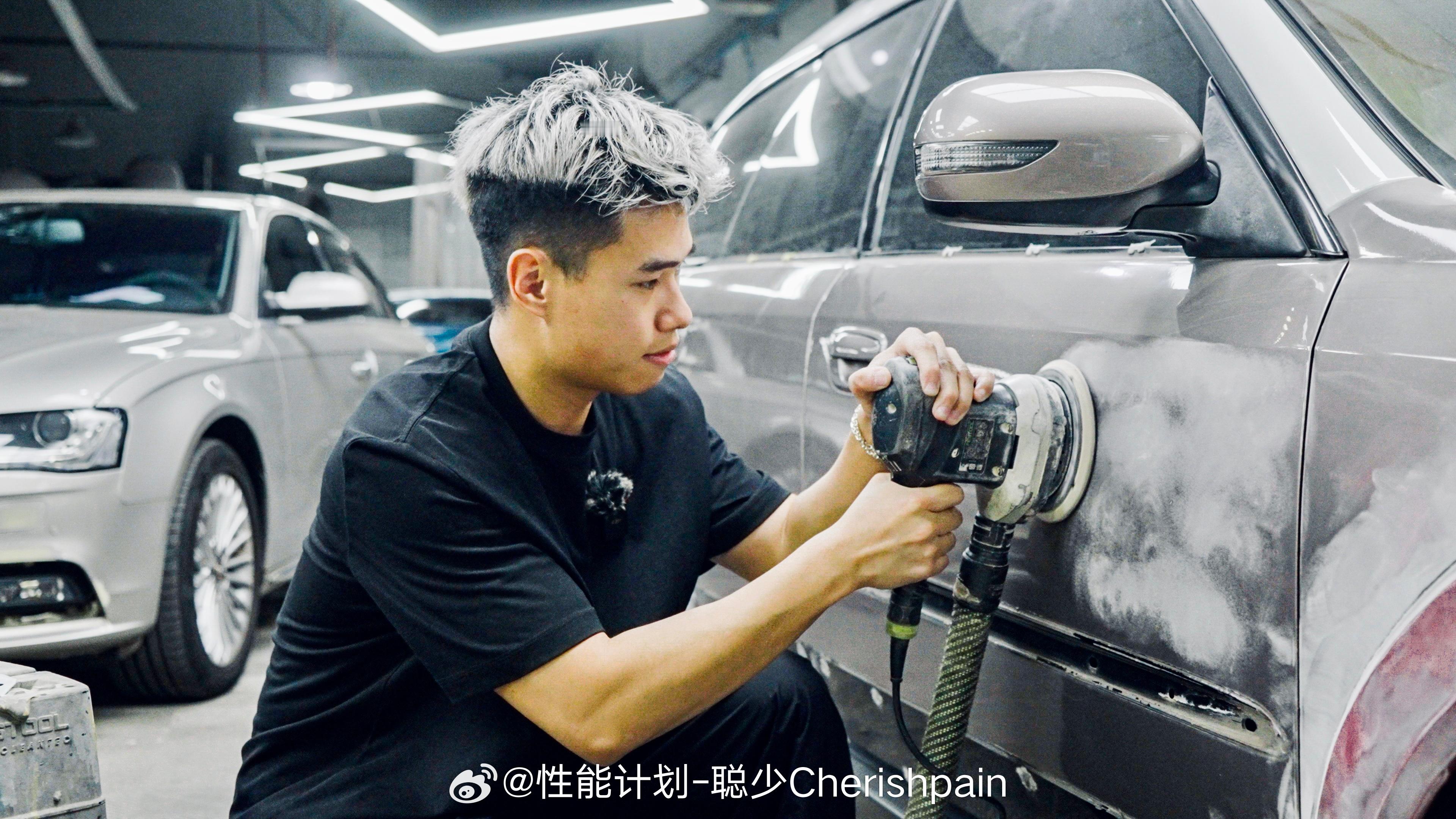 都说男人在认真工作的时候是最帅的[doge] ​​​