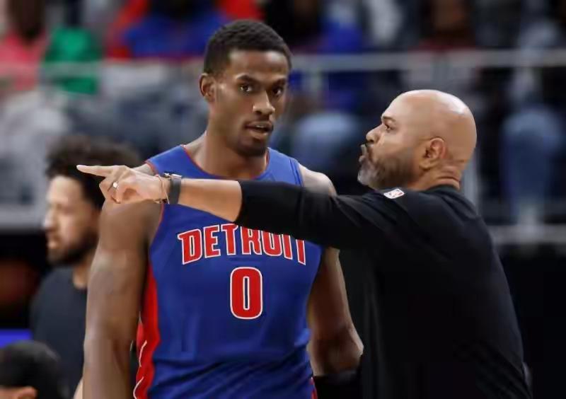 东部第一活塞队再输一场大比分1：2落后，当家中锋杜伦10中3仅得8分9篮板外加2