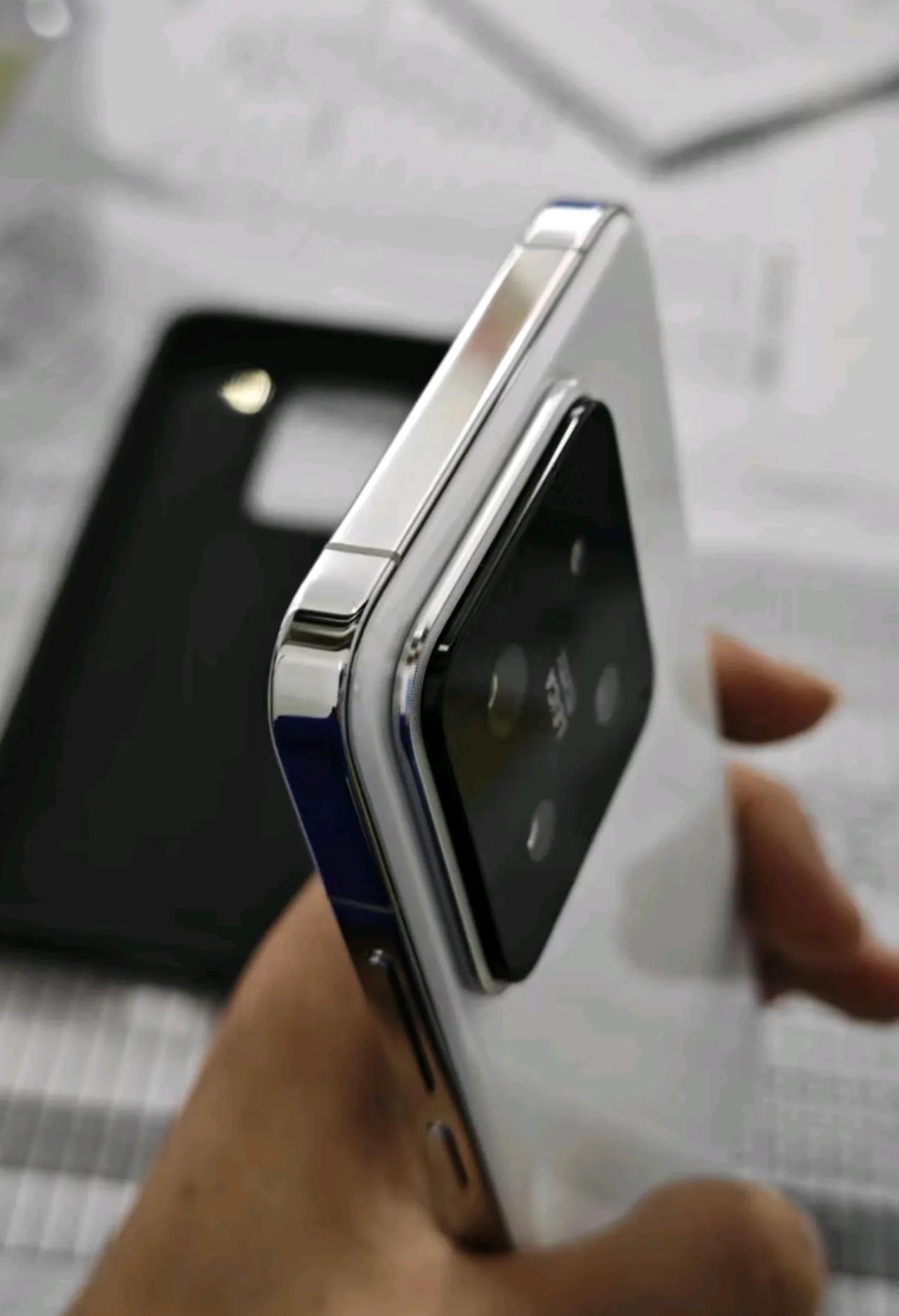 恕我直言，Xiaomi 14卖出十几万部算是比较保守的了，线下普遍缺货。

Xi