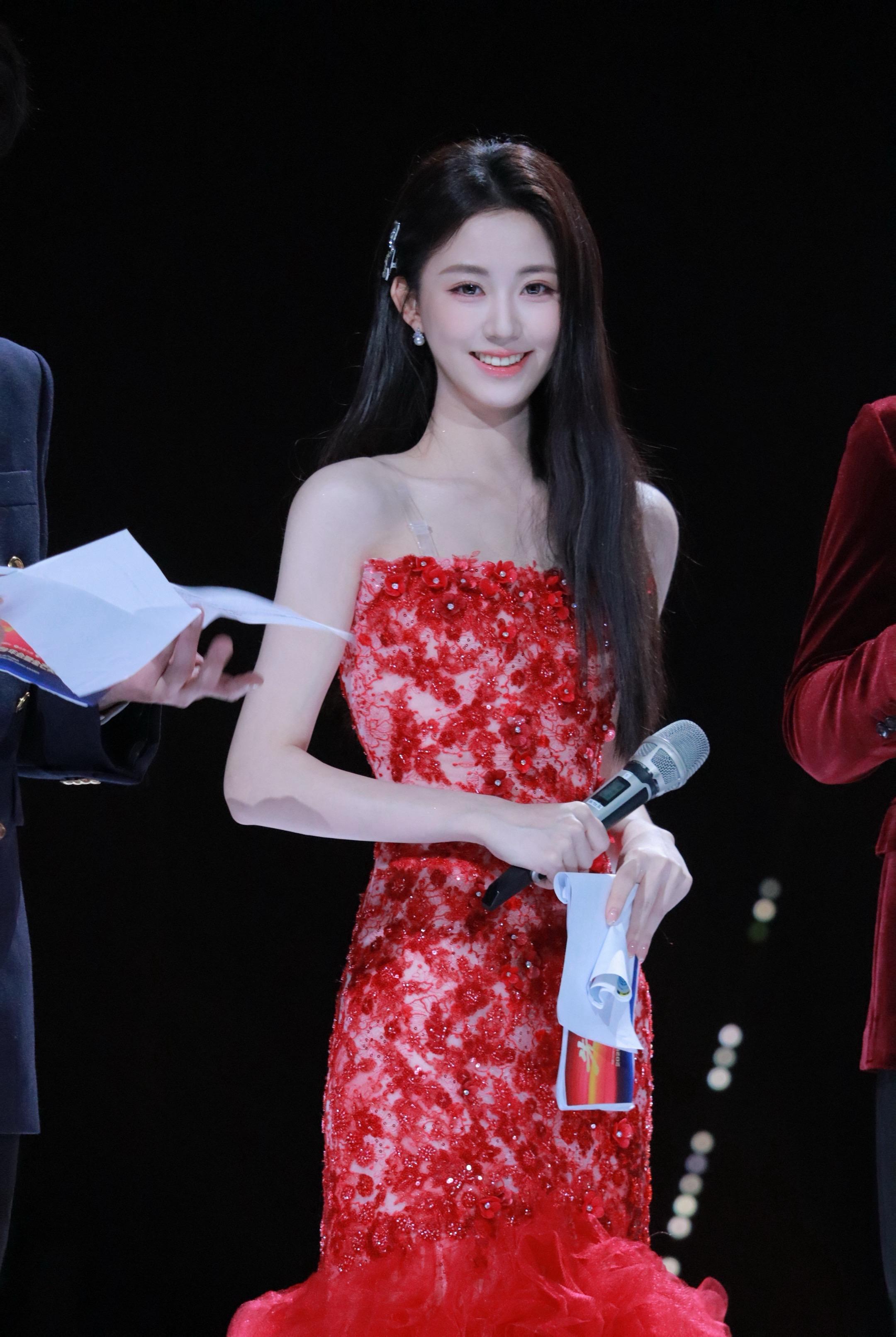 芒果年会我来啦 和家人们在一起太幸福啦