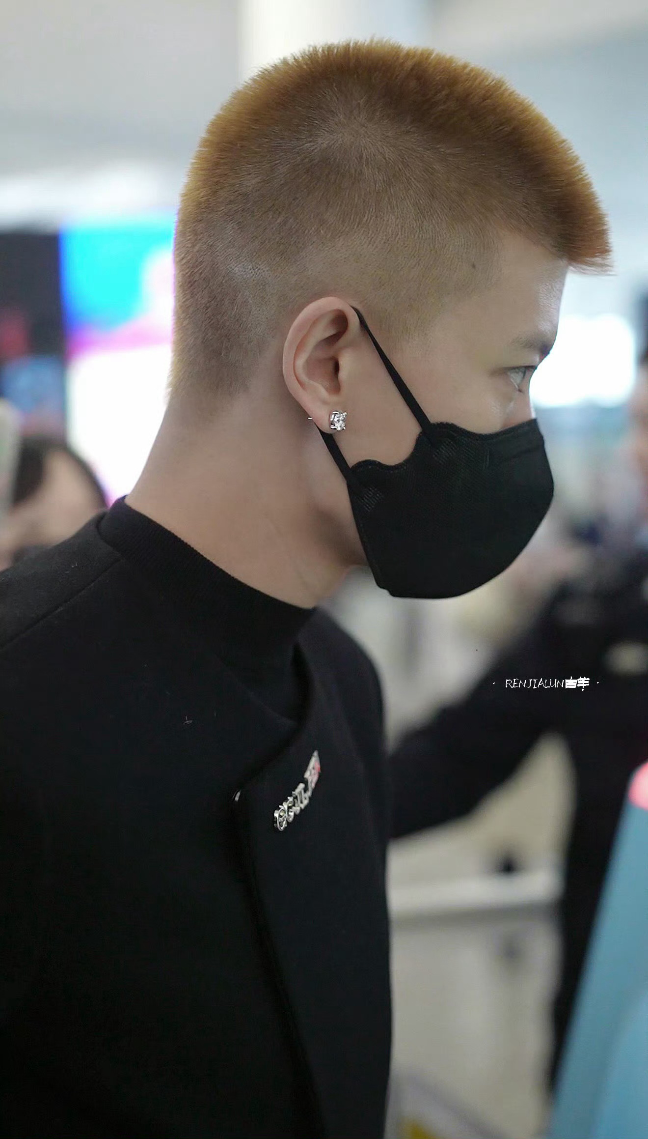 任嘉伦爱奇艺尖叫之夜 这是限定版猕猴桃🥝嘉伦哥 完美契合爱奇艺🥝 