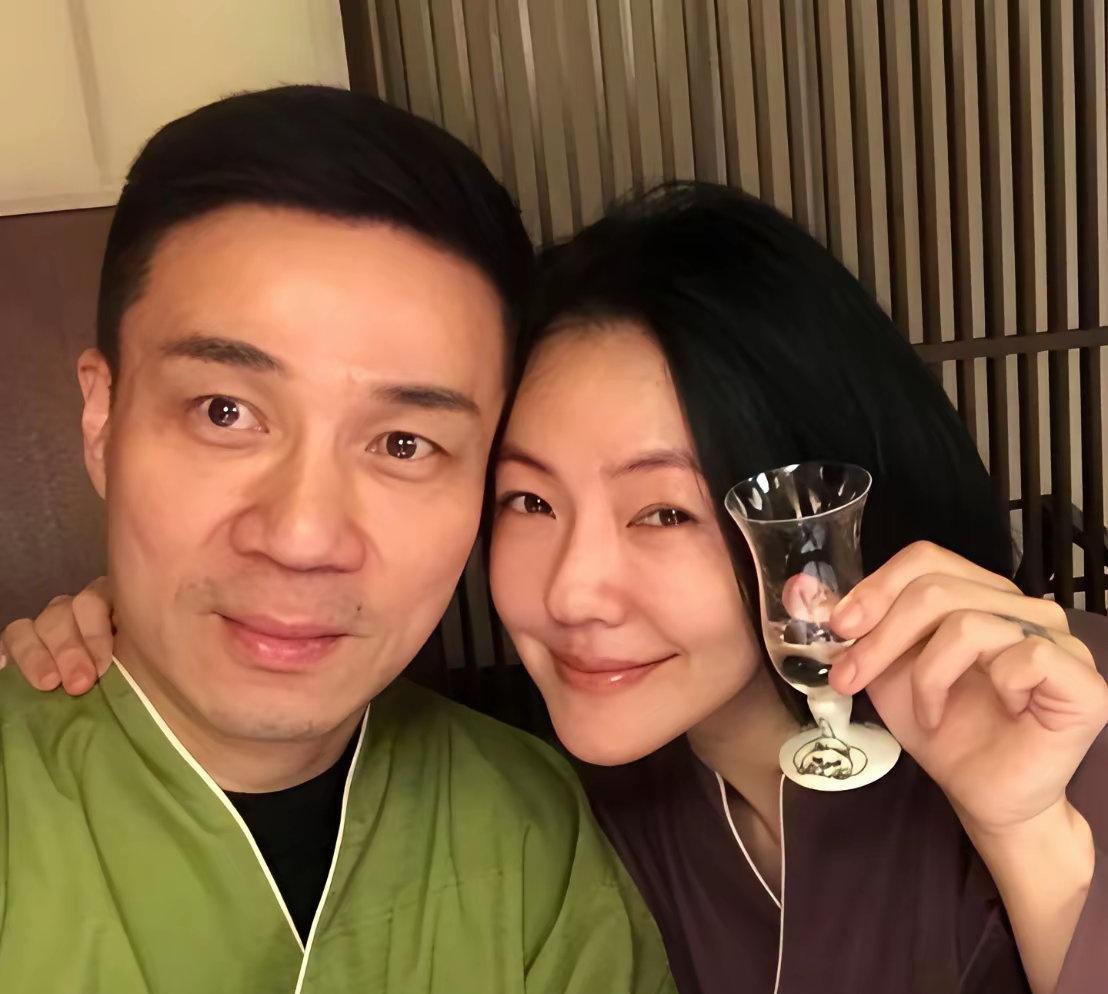 汪小菲被掏空？
他和大S的纠葛又上热搜，这次是亿级财产分割案，酒店都要被改名归大