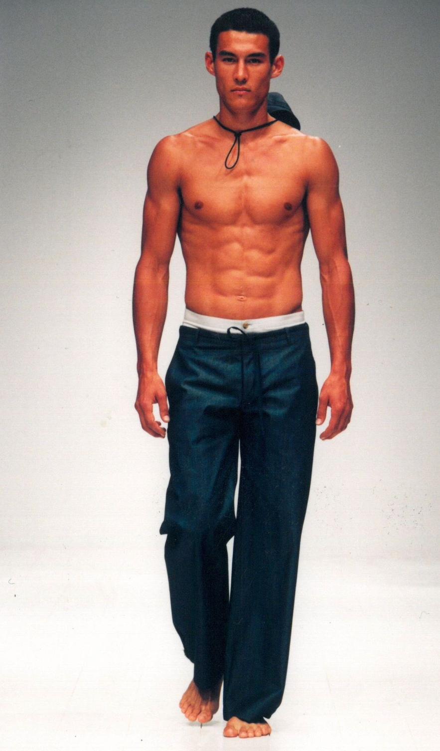 这个亚洲男模叫啥？