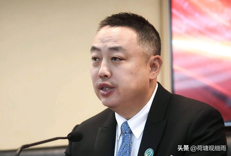 有人在呼唤刘国梁回归。
苟局重用的中层出事儿的不少，安全上岸的已是烧了高香，别再