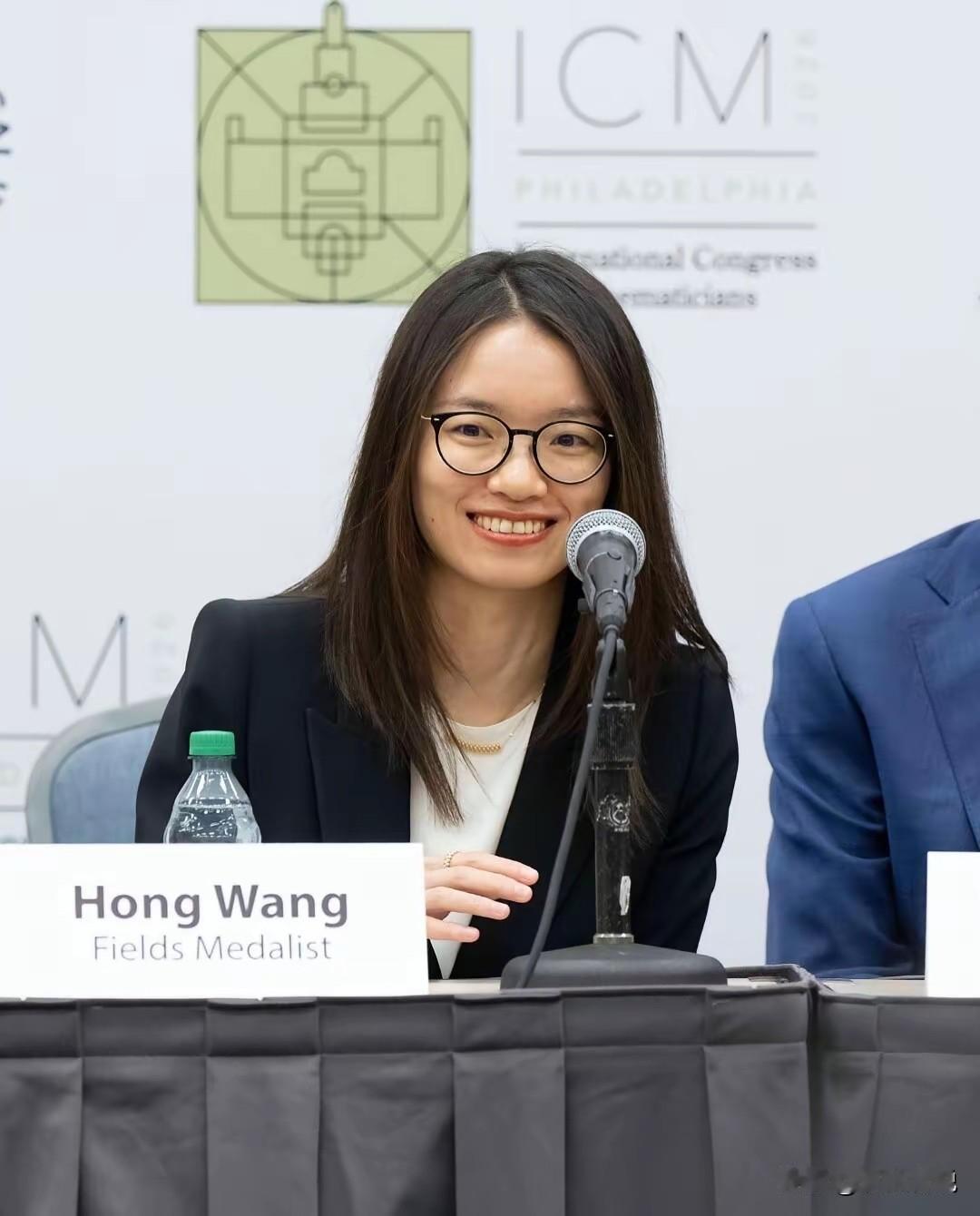 做为女人，你想成为王虹还是刘亦菲？

最近，一个话题上了热搜，做为一个女人，成为