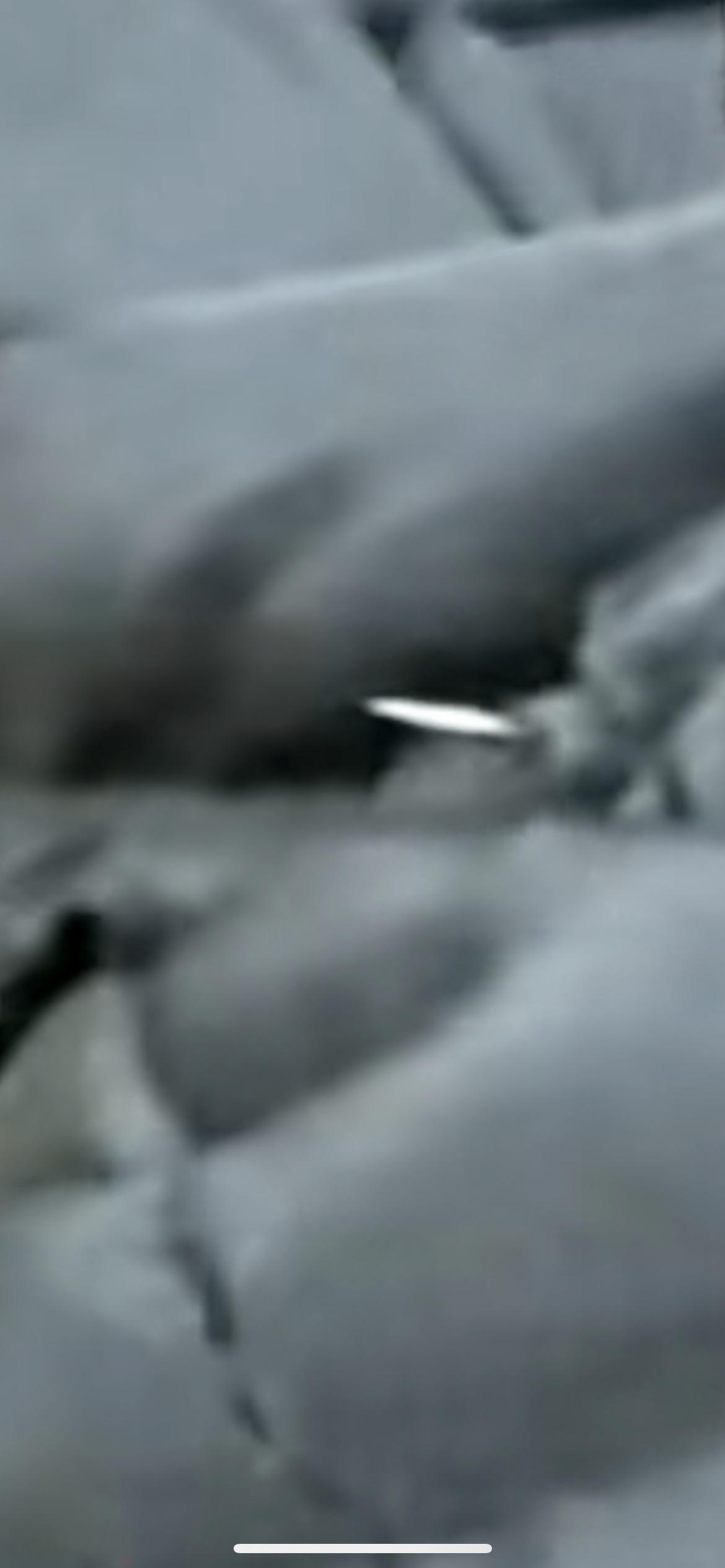 2月15日江苏南通，男子网购新衣试穿被划伤，发现衣内竟藏有“一根针”：商家称厂里