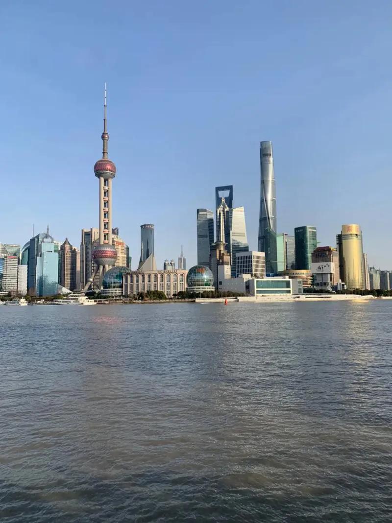 有洛阳阿姨去上海带孙子，喊着说每月退休金4200元在上海活不过一星期，实话实说，
