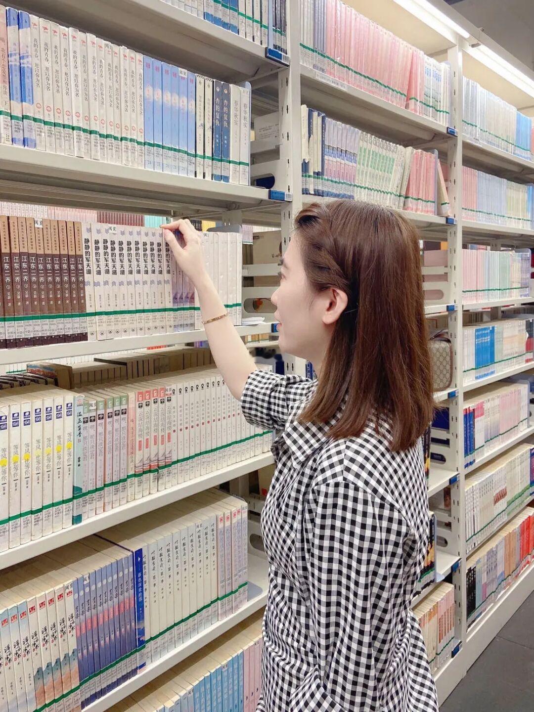 当一个普通的女孩不停地读书会怎么样？
