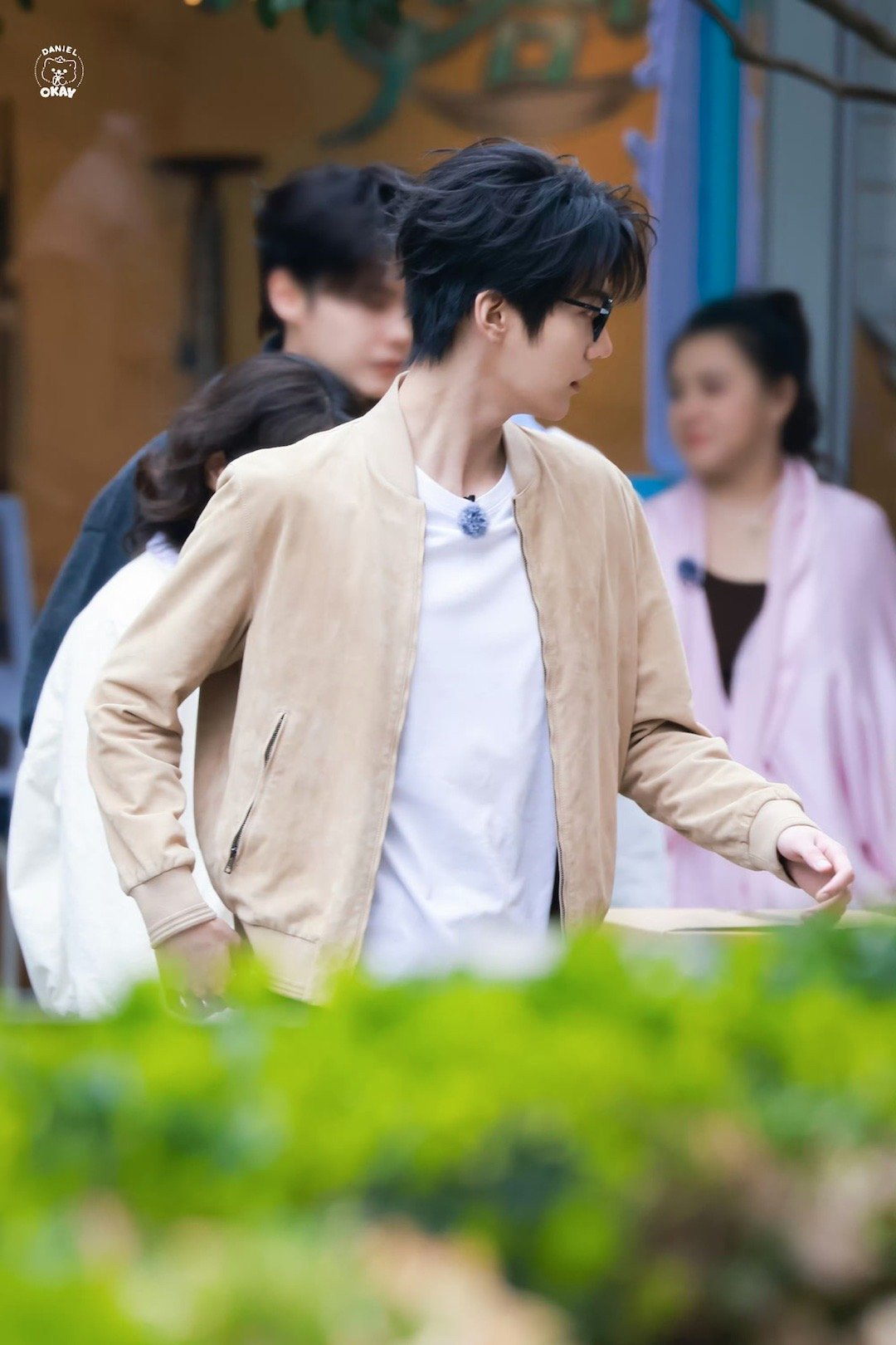 风华合伙人真不考虑边拍边播吗风华合伙人网友被风华合伙人的物料喂饱了期待，却喂不饱