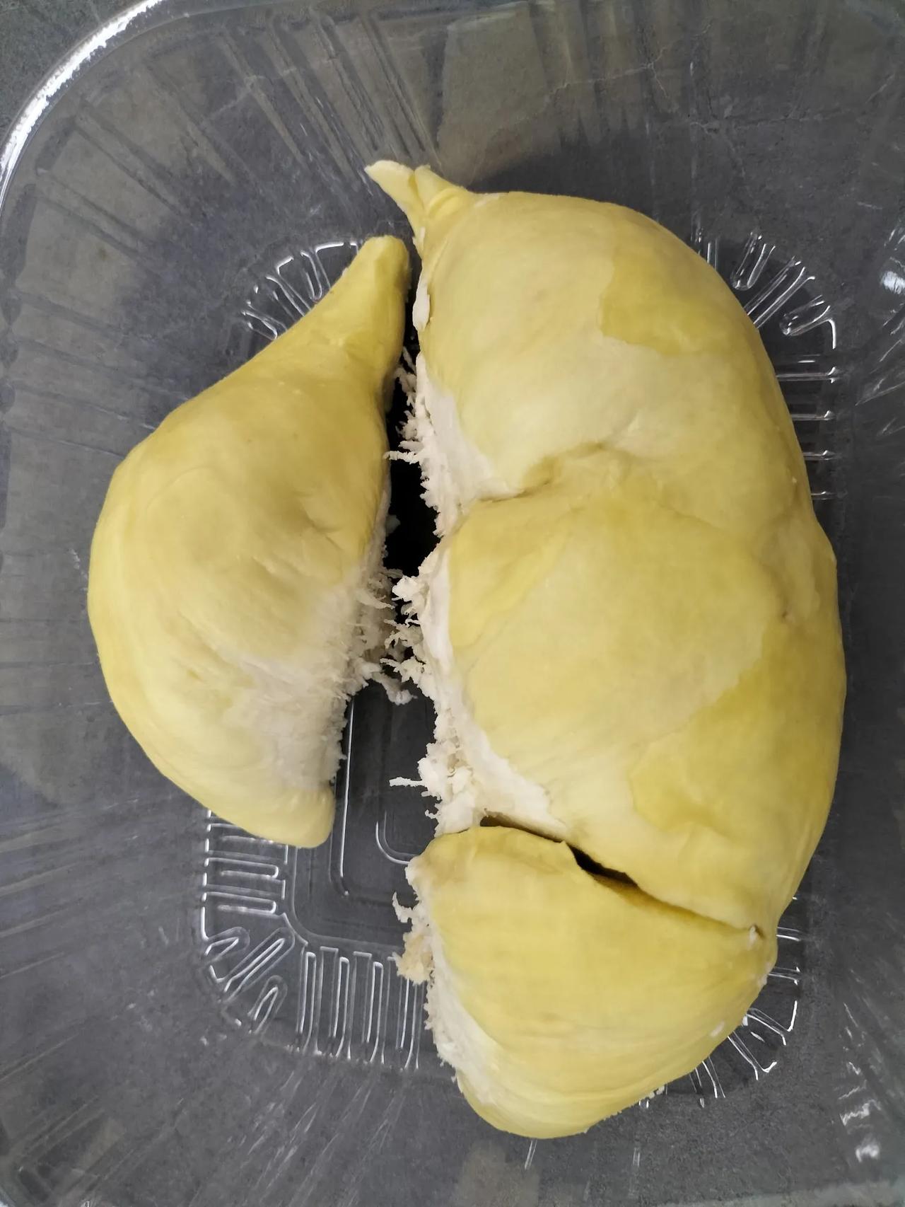 我这个人是不是很好吃！刚上市的榴莲，我买了一个花费我多少钱？

昨天晚上去逛超市