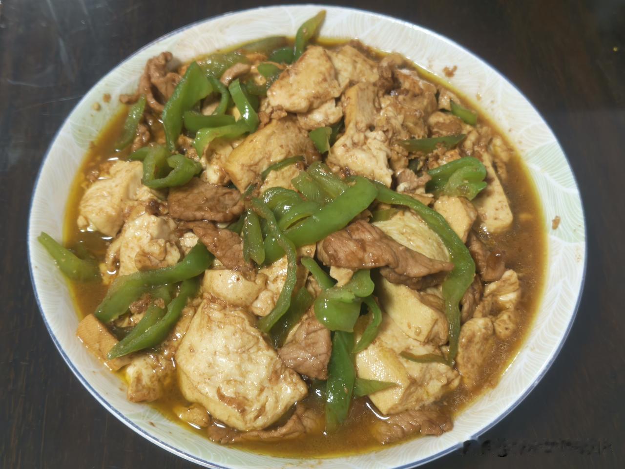 今日晚餐

南京今天多云，最高温度34℃，湿度大体感闷热难受。上午和老伴一起去菜