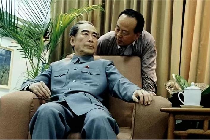 周总理去世后，部分遗体被解剖研究，肝、肺、大脑都形成恶性肿瘤，当年抛散骨灰的地方