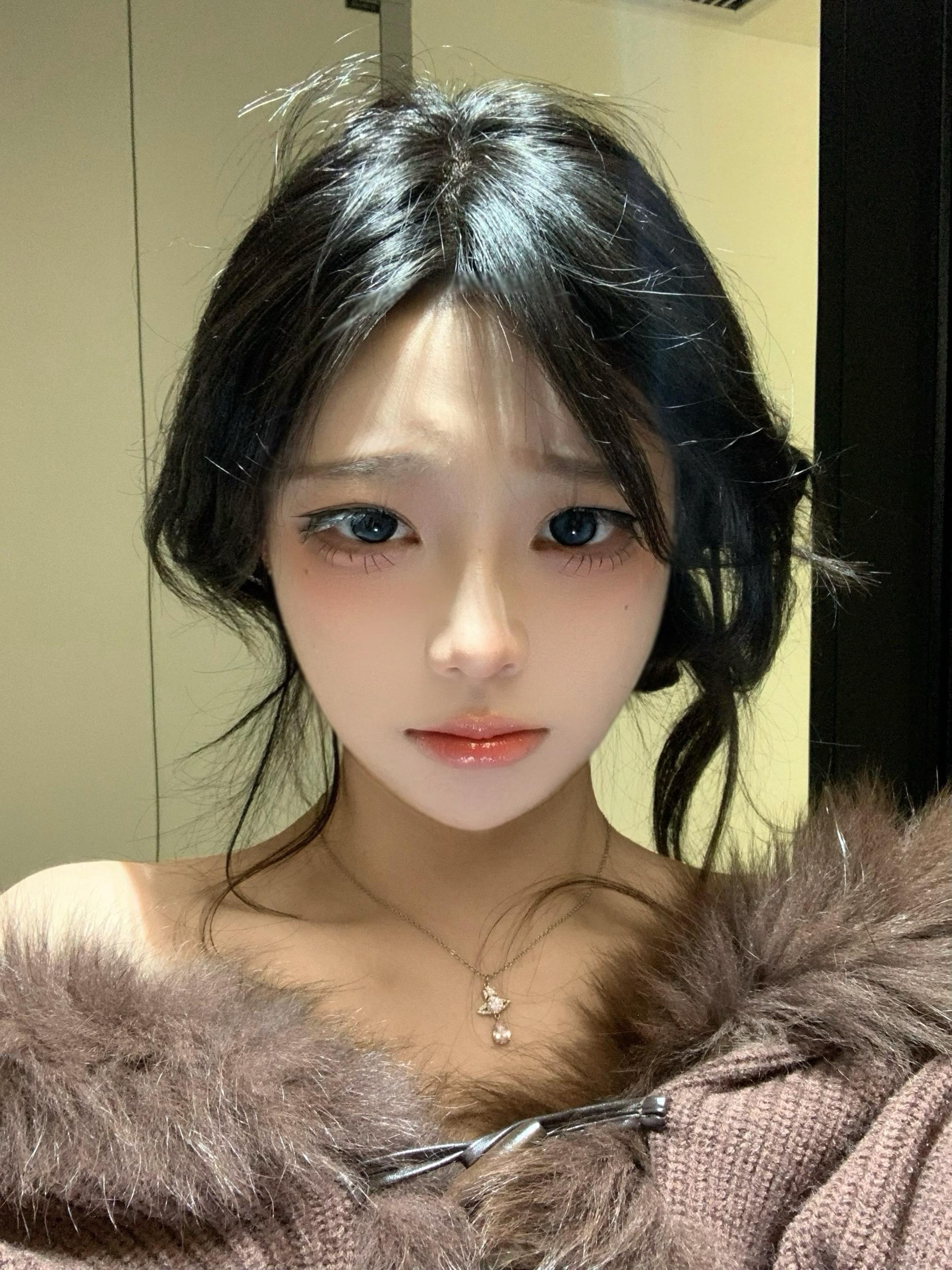你抱着我掉眼泪说这世界太复杂