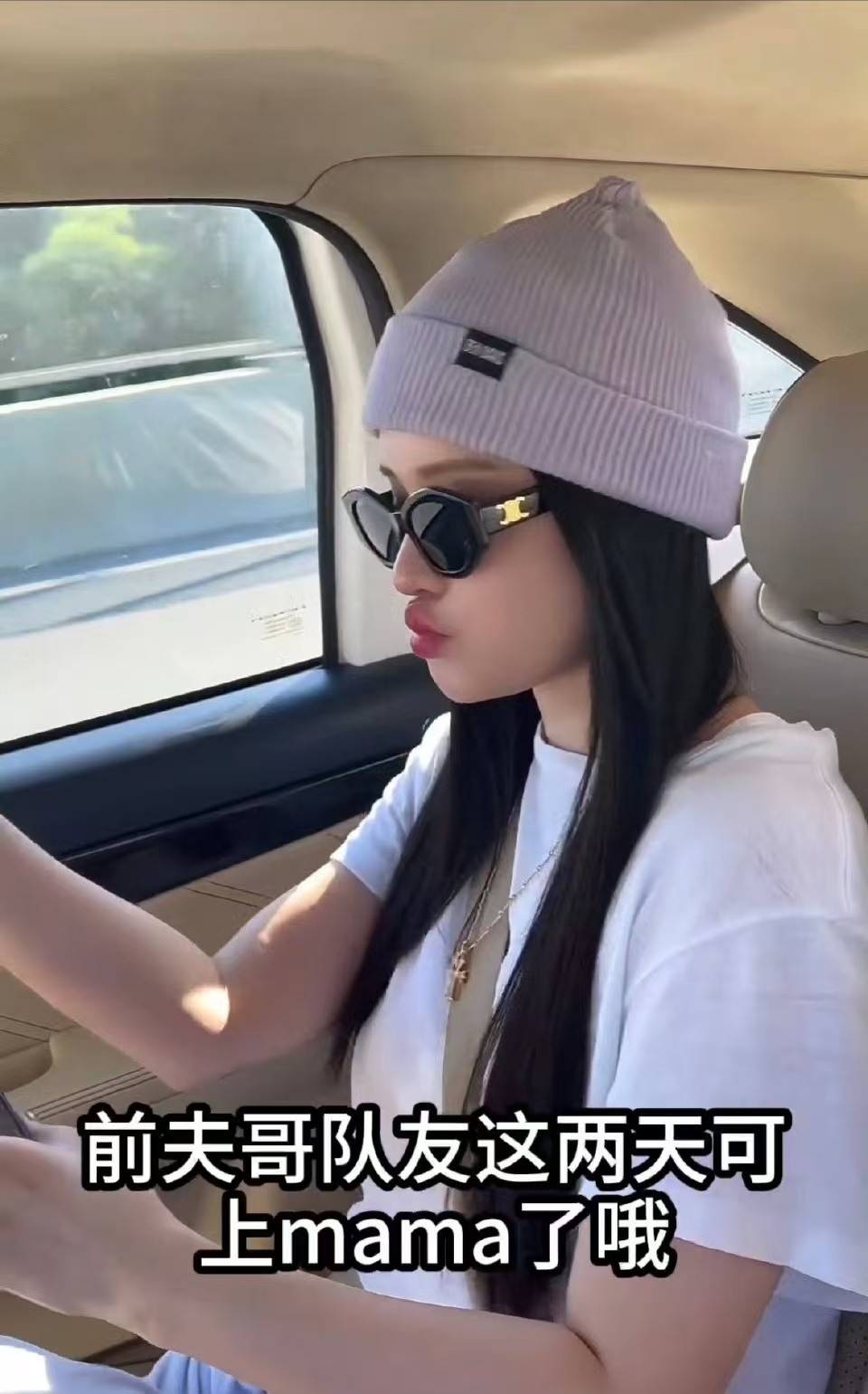 【 易易紫谈曾与崔胜贤恋爱惹争议 】 11月29日，前韩国女团I Me成员易易紫