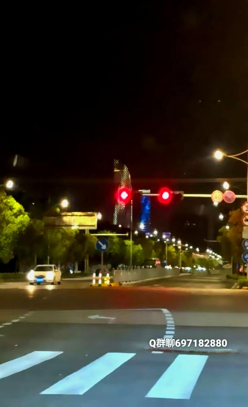 首先车灯是必须要改的。外观件是不建议改的。因为对很多配件来说，其实就是改个情绪价