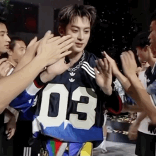 王鹤棣今日直播动图王鹤棣