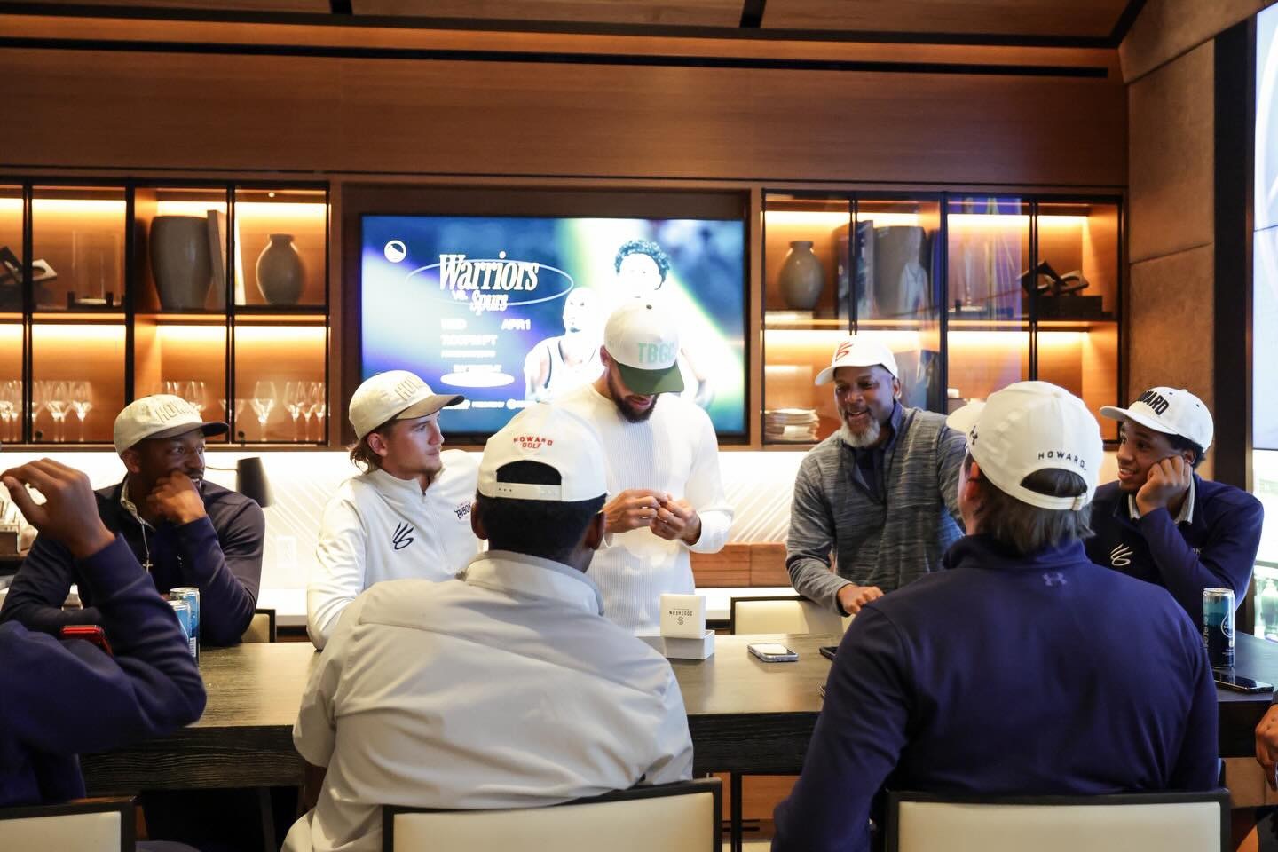 早安🏌️库里超话创作官