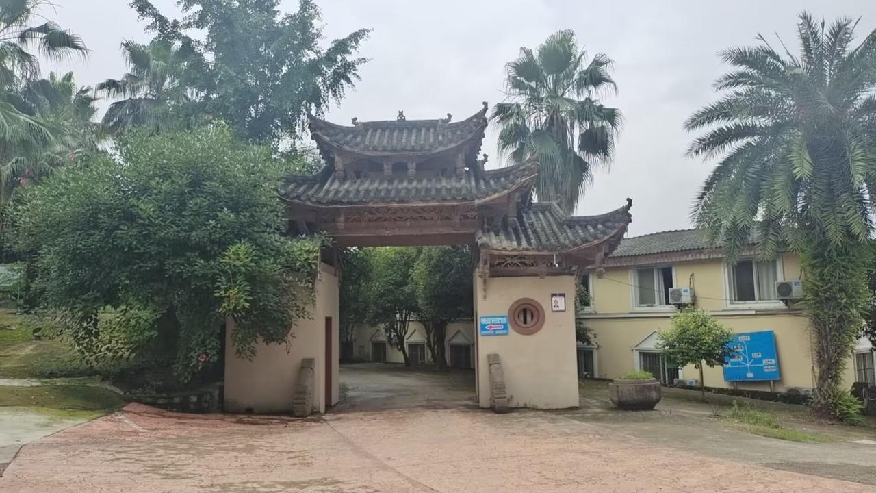 这个问题，农家乐最红火的时候是2000年-2005年那个时候农家乐哪里都生意好，