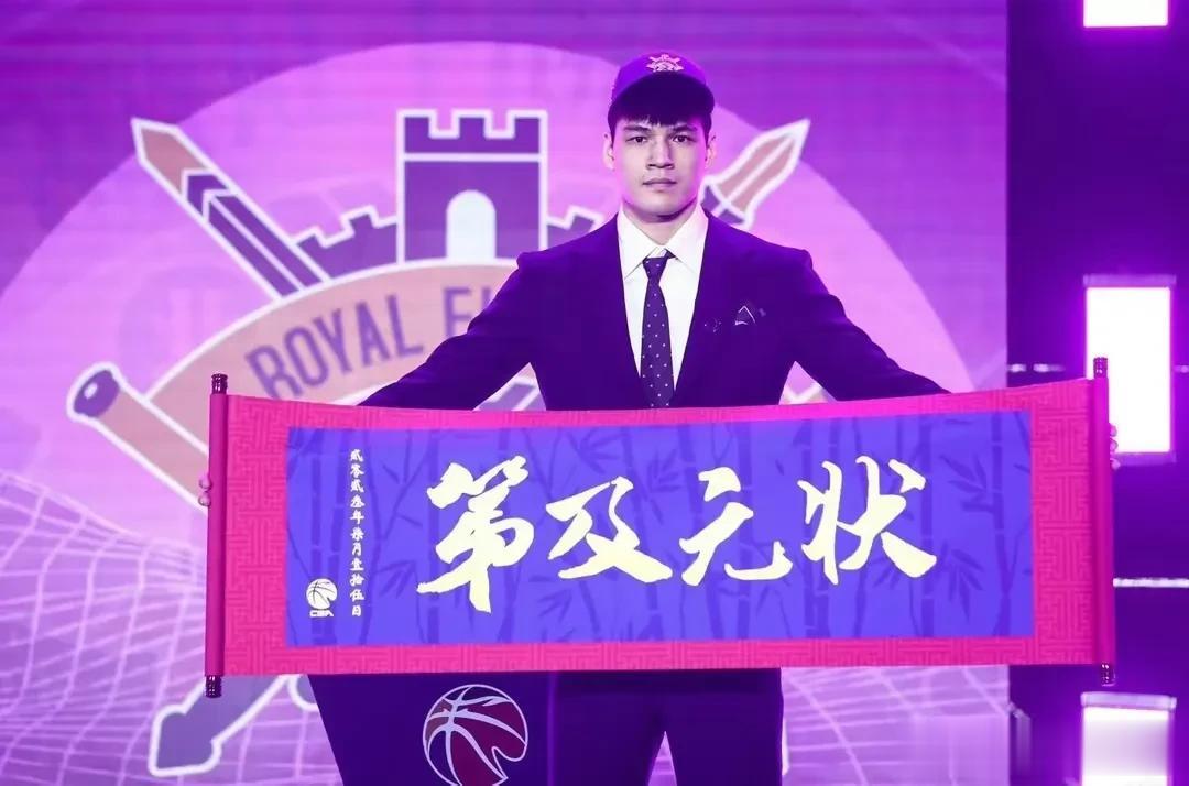 CBA状元秀陈国豪前三轮数据一览，状态起伏太大，入选国家队道路任重道远！

首秀
