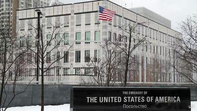 最新消息美国驻基辅大使馆要求在乌克兰的美国公民做好立即撤离的准备。此外，它敦促所