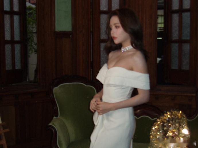 安崎浪姐二公小考安崎浪姐二公小考水平 台风利落又有张力，不愧是舞台王者。 