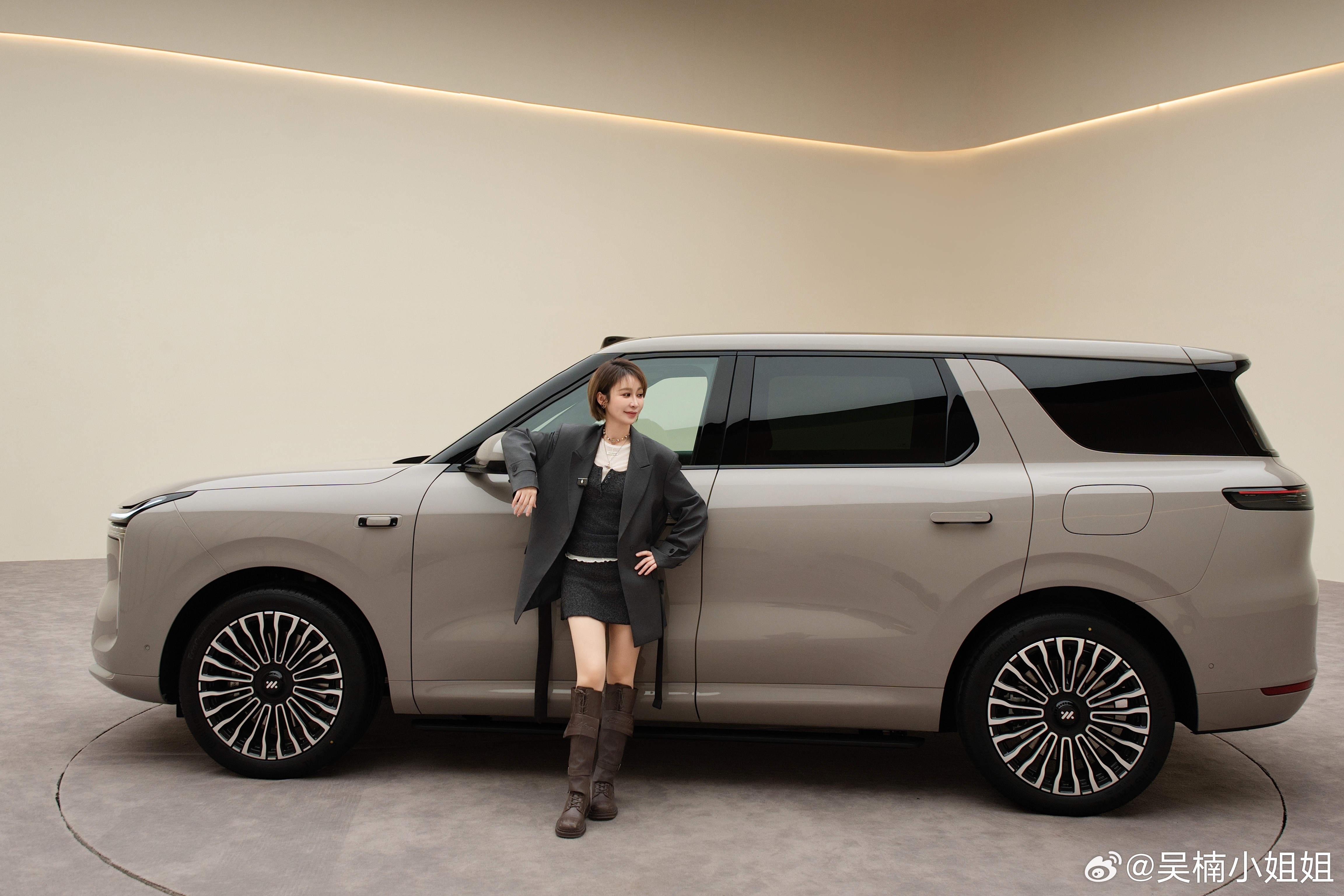 周末结束啦请评论区1位小伙伴明天周一开工清醒咖啡一杯。 再不发照片，总感觉自己的