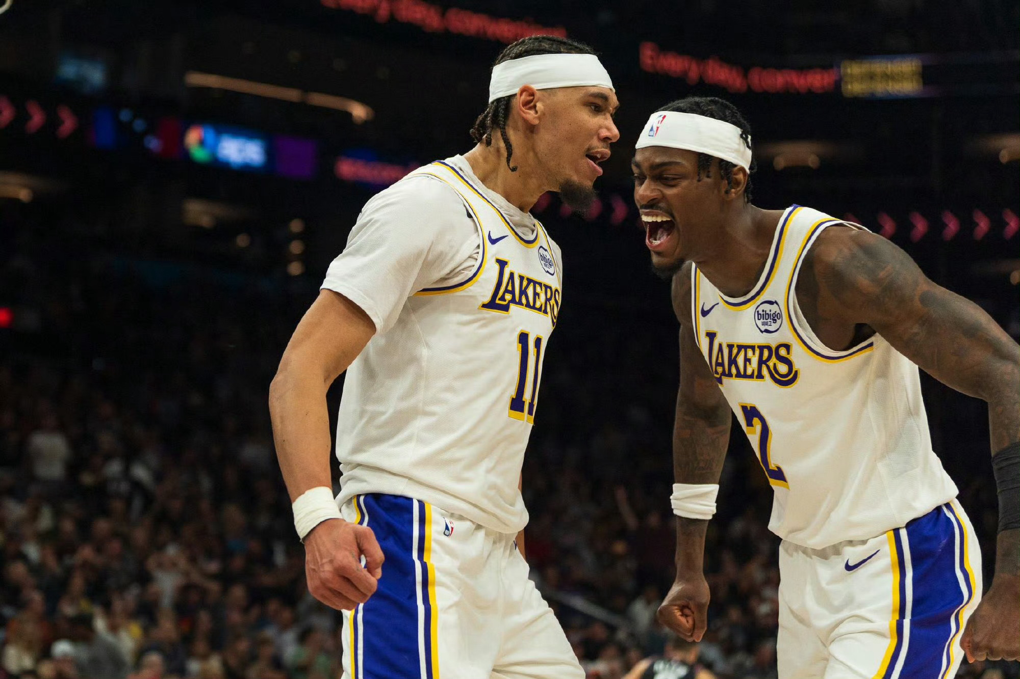 说进入12月以来，湖人的进攻效率联盟第15位，防守效率联盟倒数第3，仅好于爵士和